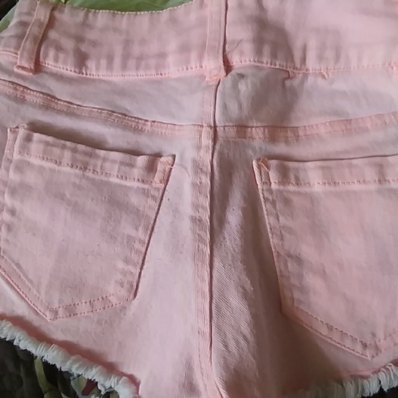 Shorts - Picture 3 of 3